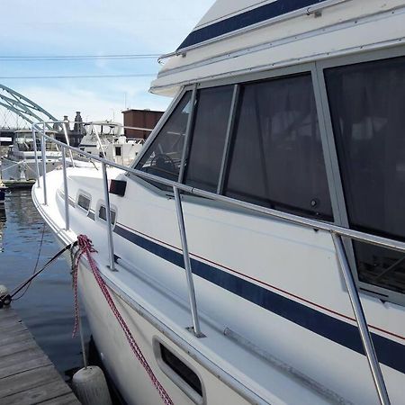 Waterfront 32' Bayliner Yacht Hotel Providence Luaran gambar