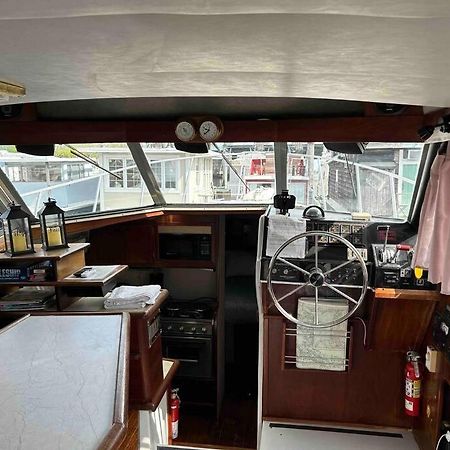 Waterfront 32' Bayliner Yacht Hotel Providence Luaran gambar
