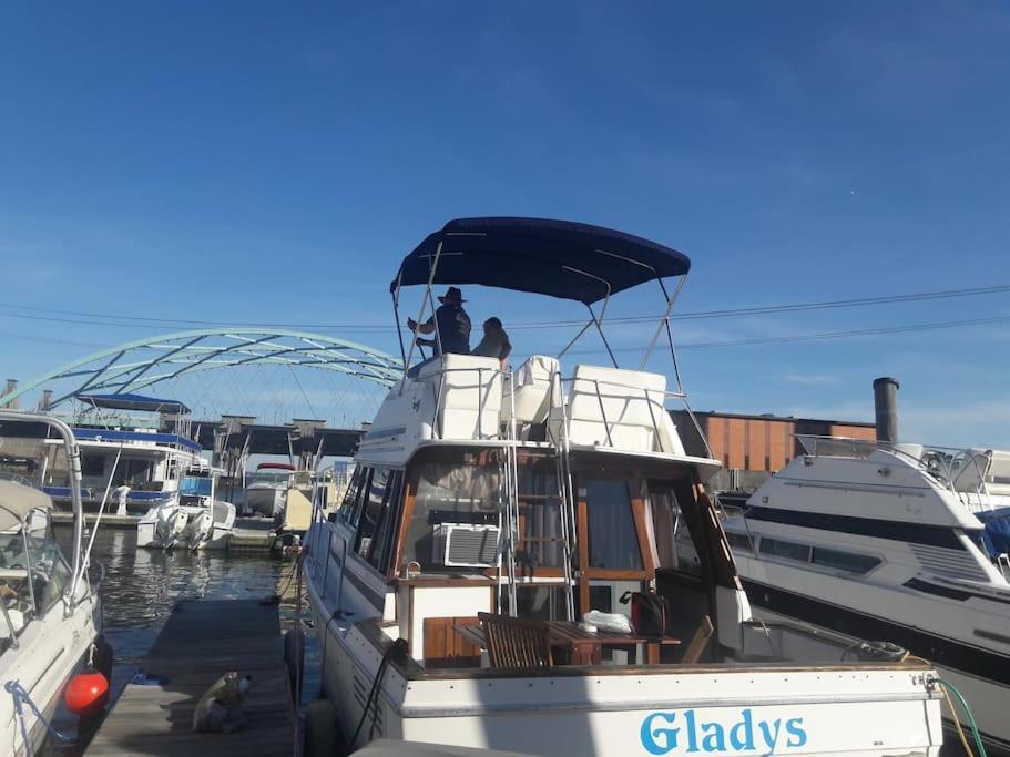 Waterfront 32' Bayliner Yacht Hotel Providence Luaran gambar