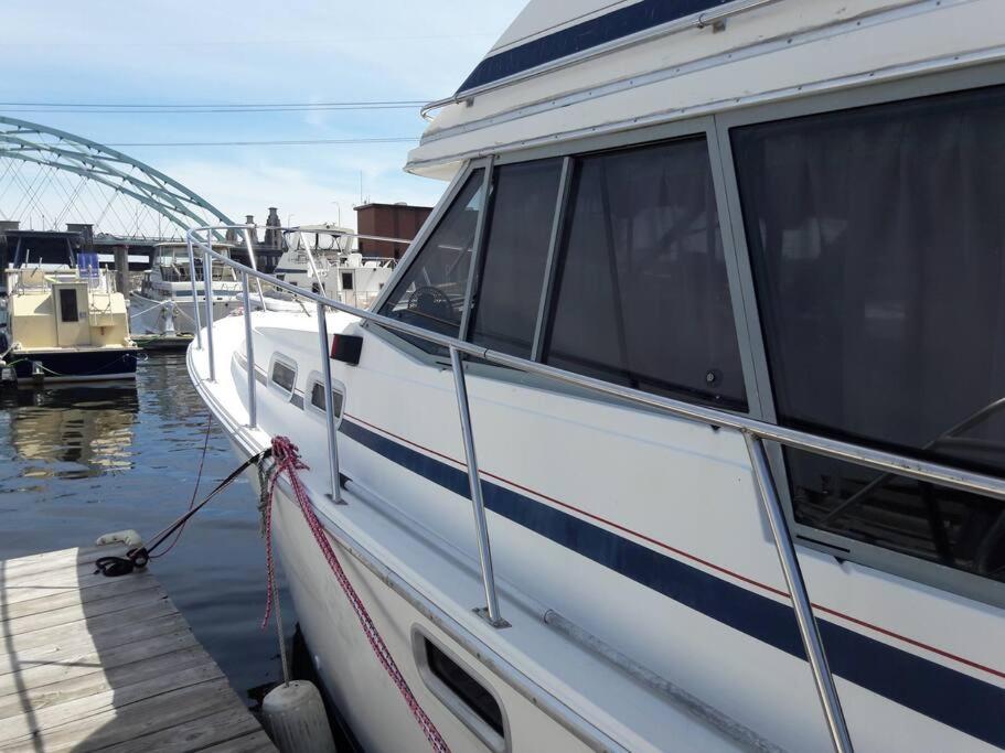 Waterfront 32' Bayliner Yacht Hotel Providence Luaran gambar