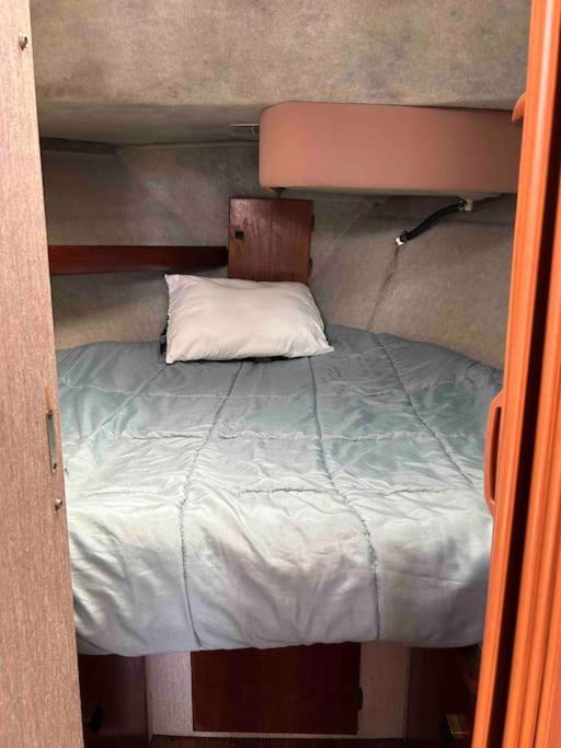 Waterfront 32' Bayliner Yacht Hotel Providence Luaran gambar