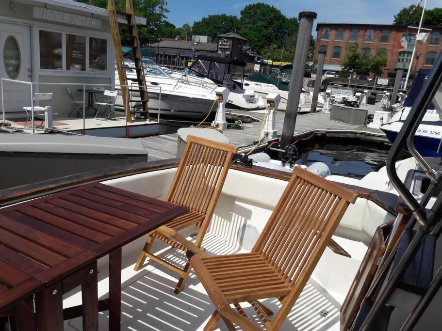 Waterfront 32' Bayliner Yacht Hotel Providence Luaran gambar