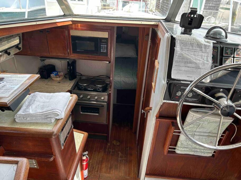 Waterfront 32' Bayliner Yacht Hotel Providence Luaran gambar